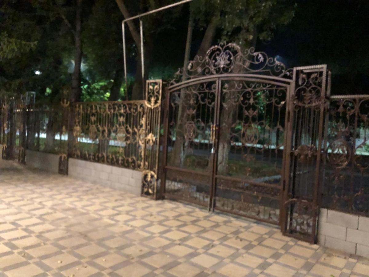 Hotel Lion Алмати Екстер'єр фото