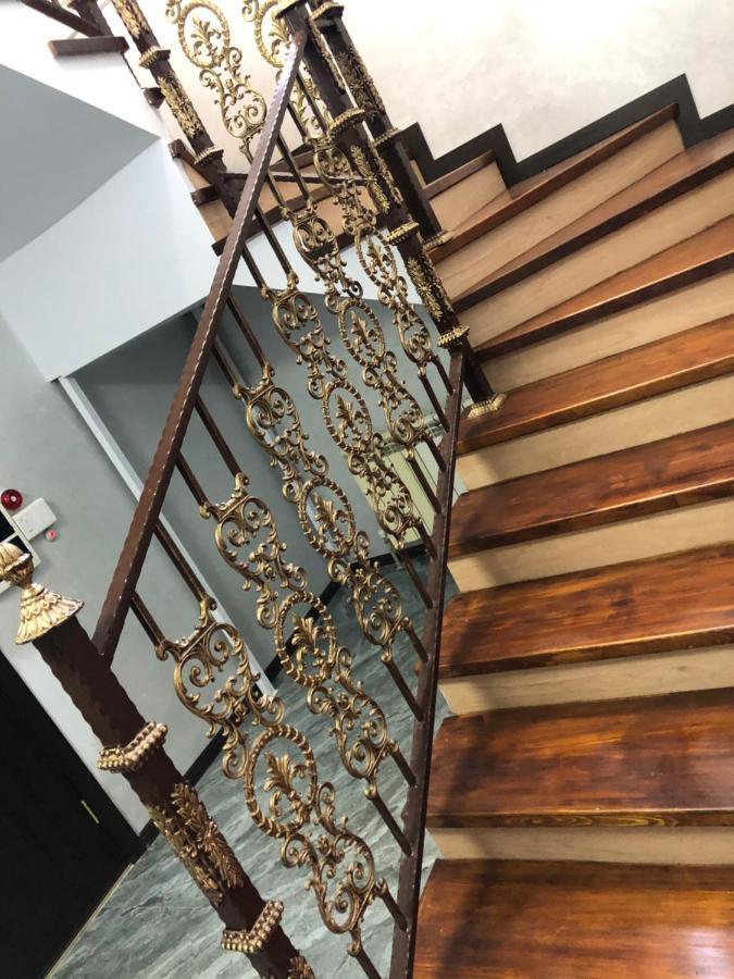 Hotel Lion Алмати Екстер'єр фото