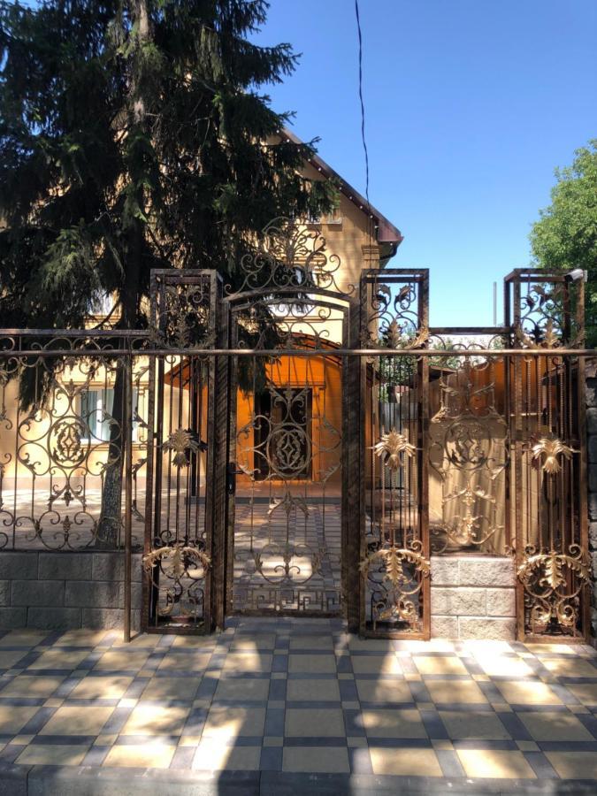 Hotel Lion Алмати Екстер'єр фото