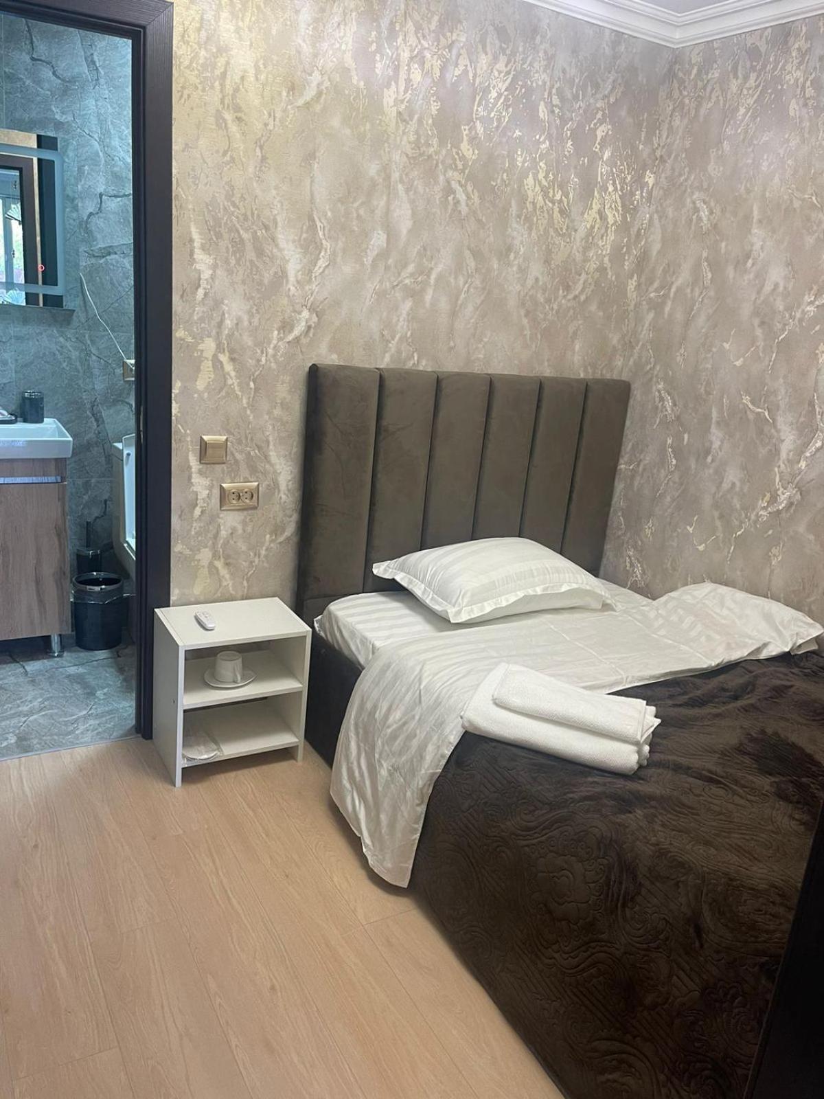 Hotel Lion Алмати Екстер'єр фото