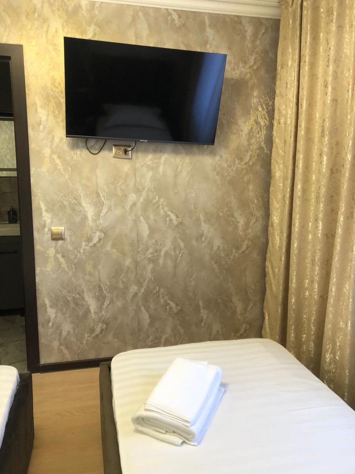 Hotel Lion Алмати Екстер'єр фото